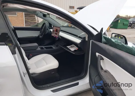 2021 Tesla Model Y Long Range Dual Motor All-Wheel Drive z USA, uszkodzony, nr VIN 5YJYGDEE0MF244216